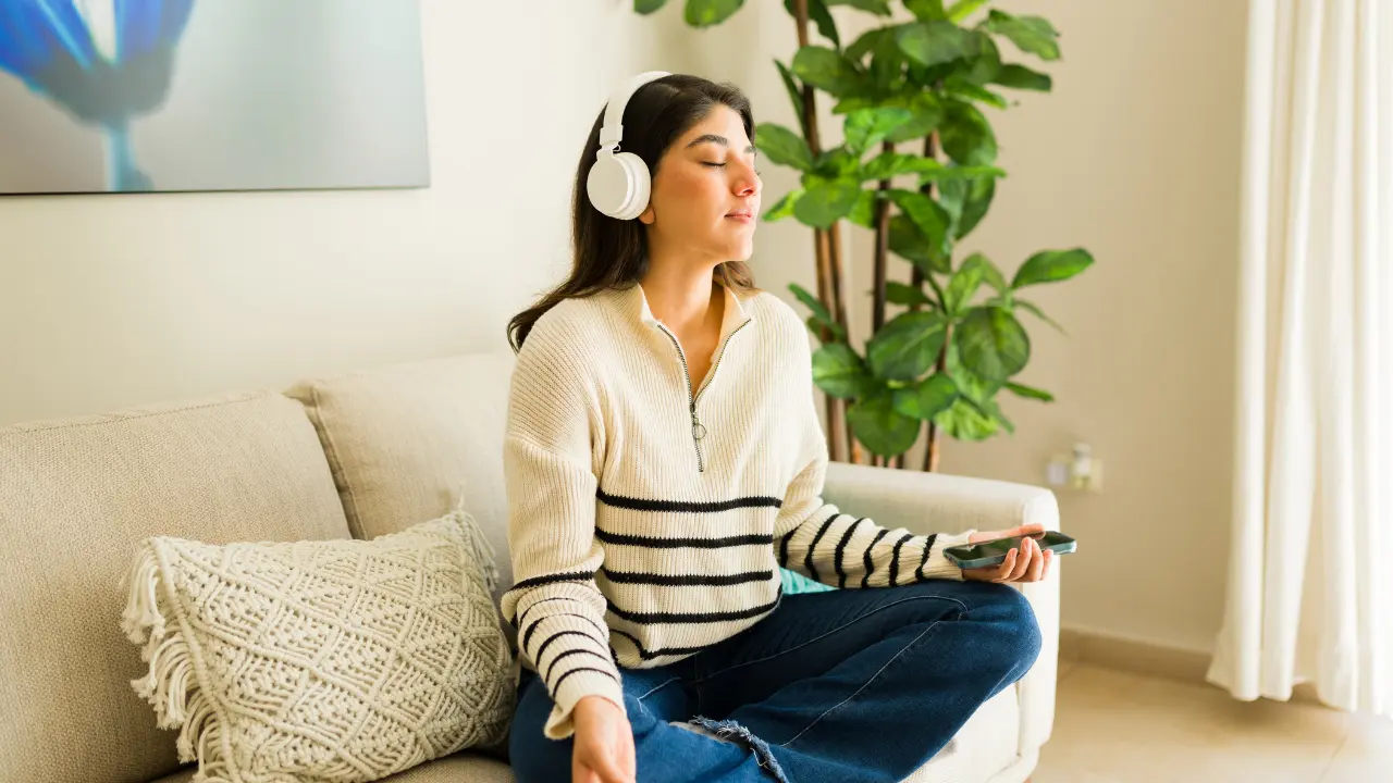 Meditation Music: 5 Key Benefits of Listening to It